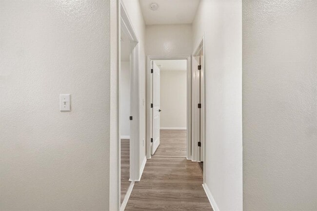 Building Photo - 197 Voss