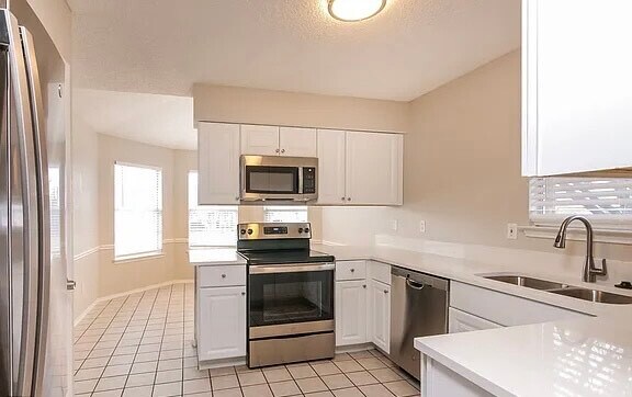 Building Photo - 501 Hollyberry Dr