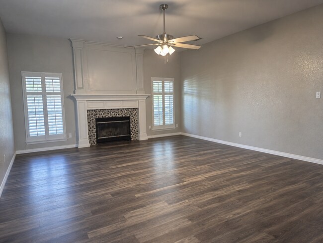Foto del edificio - Spacious 4 bedroom home!