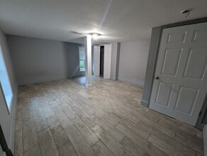 Building Photo - 5801 Ela Rd