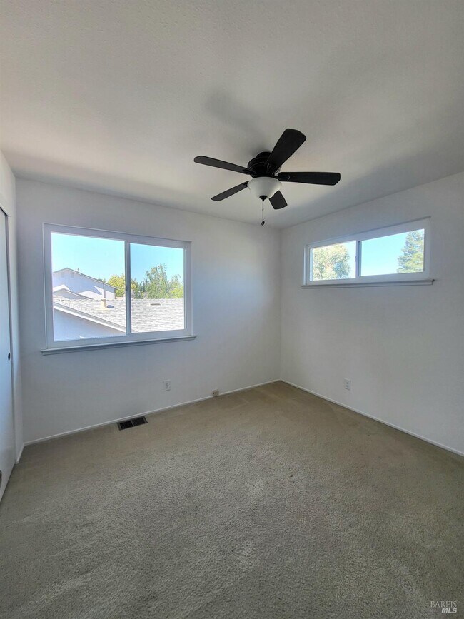 Building Photo - 496 Lupine Cir