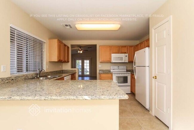 Foto del edificio - 13014 W Hearn Rd