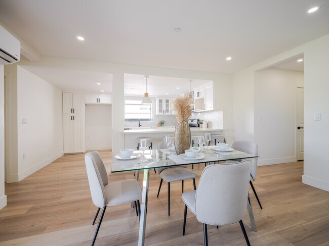 Foto del edificio - 7107 Cozycroft Ave