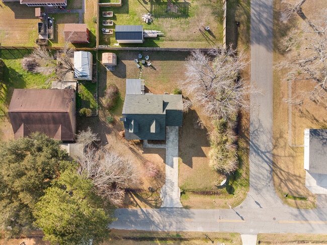 Building Photo - 601 S Skinner Ave