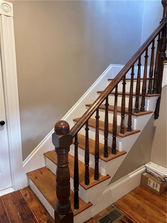 Foto del edificio - 66 Armstrong Ave