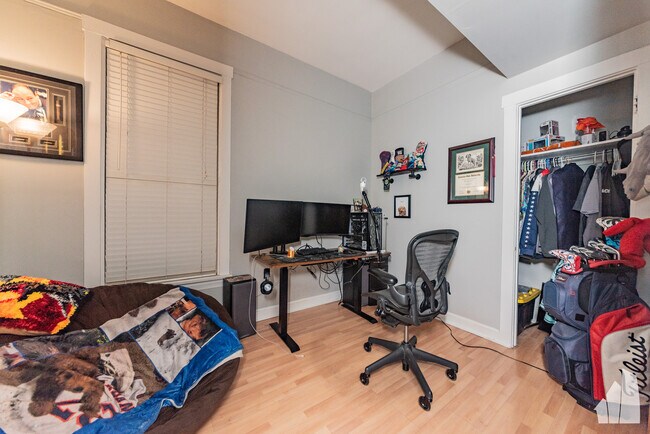 Foto del edificio - 1456 W Irving Park Rd