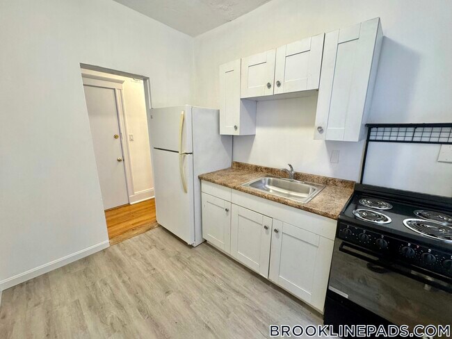 Building Photo - 37 Dwight St