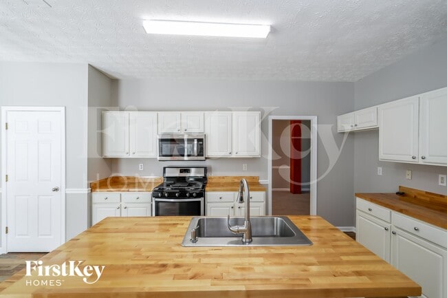 Building Photo - 745 Somerset Vale Dr