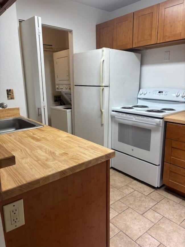 Foto del edificio - Refreshed 1 Bedroom/ 1Bath Condo in Gated Community