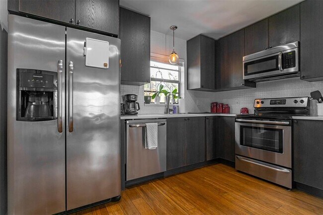 Foto del edificio - 3811 W Platt St