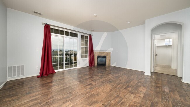 Foto del edificio - Beautiful two-bedroom condo with gorgeous views and a one-car garage, near Cottonwood Creek Park!