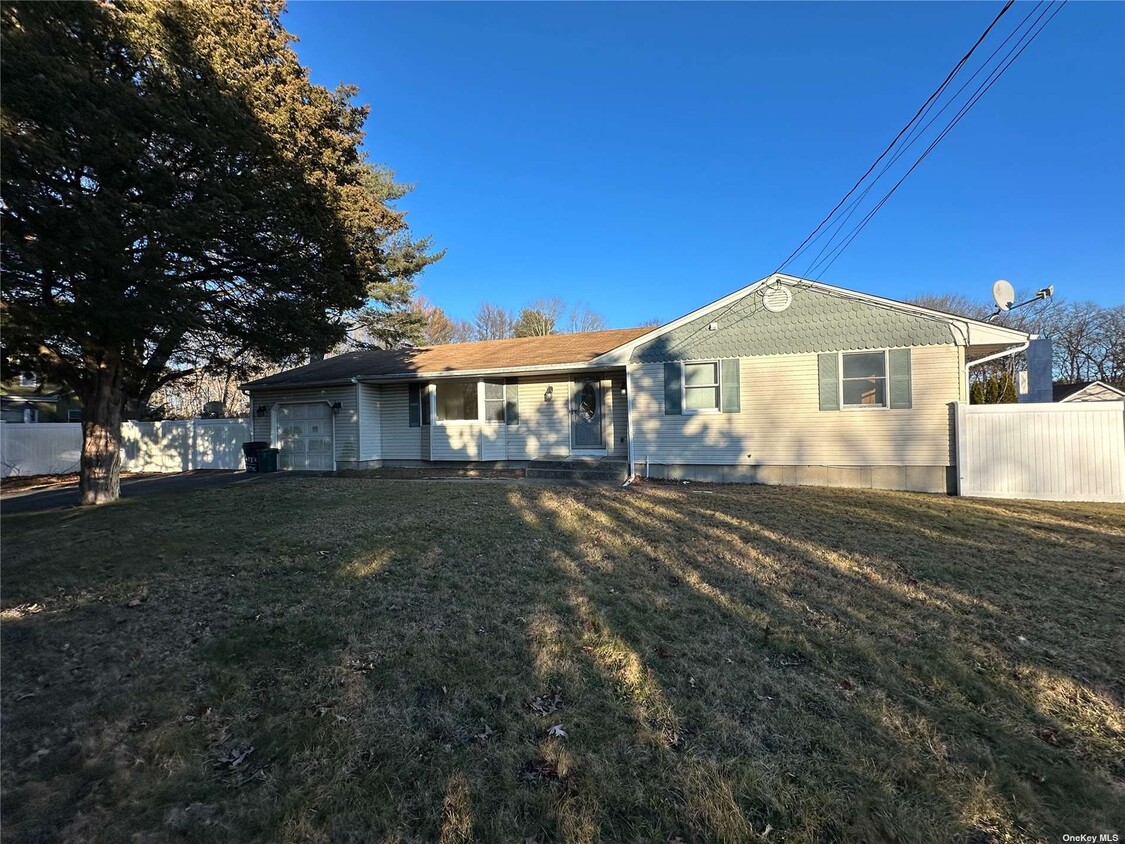 1365 Broadway Ave, Holbrook, NY 11741 House Rental in Holbrook, NY