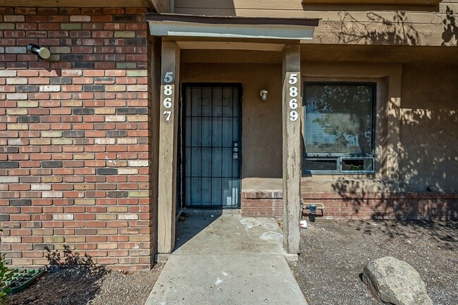 Building Photo - 5869 N 59th Dr