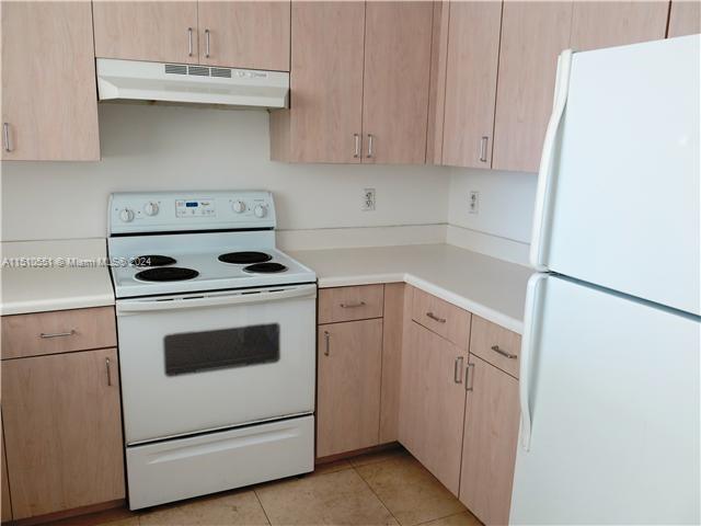 Building Photo - 50 Menores Ave