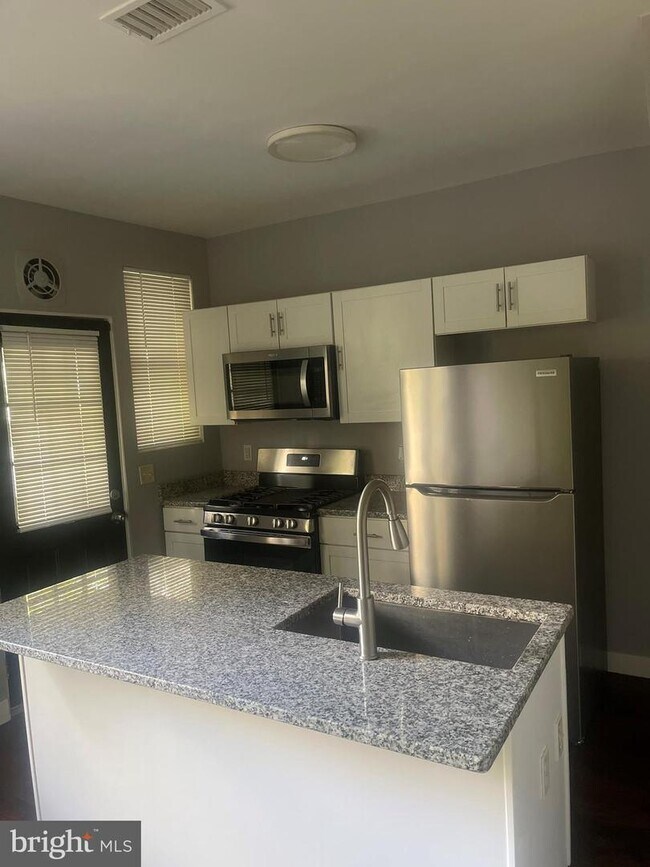 Building Photo - 403 Parksley Ave