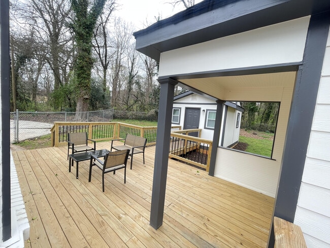 Foto del edificio - Room in House on Linda Ln SE