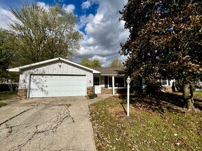 Building Photo - 6423 Ashbrook Dr