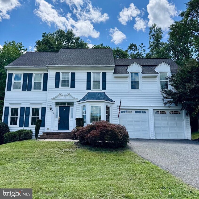 Primary Photo - 805 Winterberry Dr