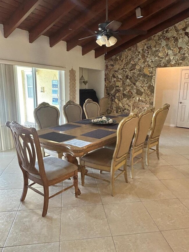 Foto del edificio - 9248 Shadow Wood Blvd