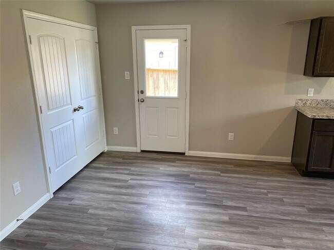 Building Photo - 2853 Golf Crest Dr