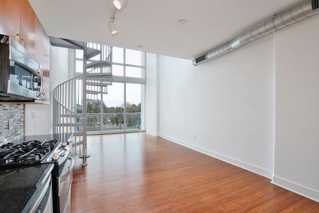 Foto del edificio - Beautiful 1/1.5 Modern Condo in the Highly...