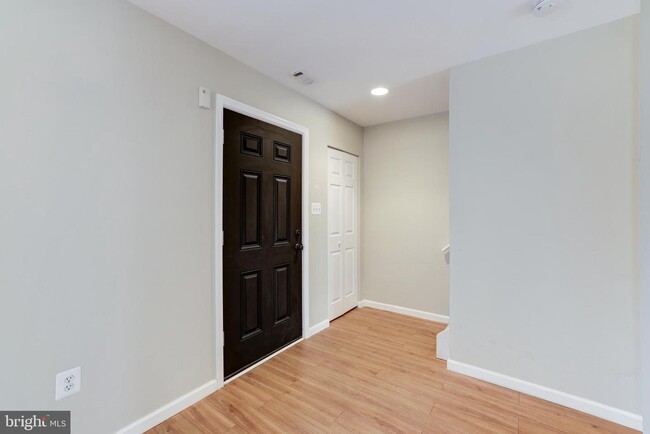 Building Photo - 1379 Northgate Square