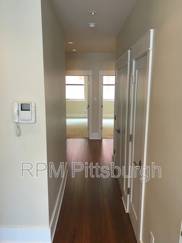 Foto del edificio - 1822 Harcum Wy