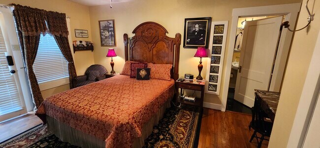 Foto del edificio - 404 Sunny Ln