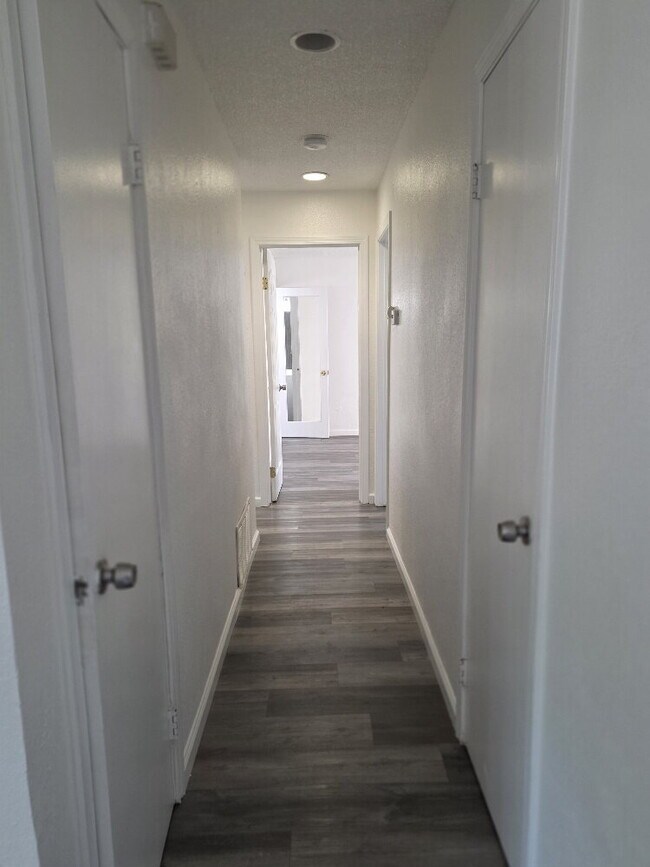 Foto del edificio - 3-Bedroom house with 2 Baths in Sacramento