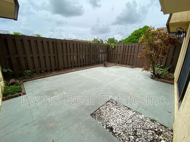 Foto del edificio - 1667 Park Meadows Dr