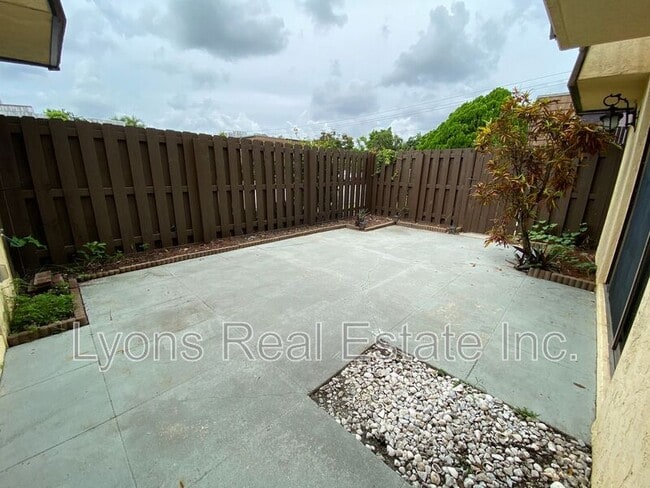 Building Photo - 1667 Park Meadows Dr