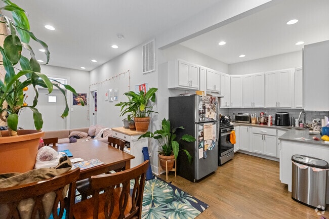 Building Photo - 2354 N Elston Ct