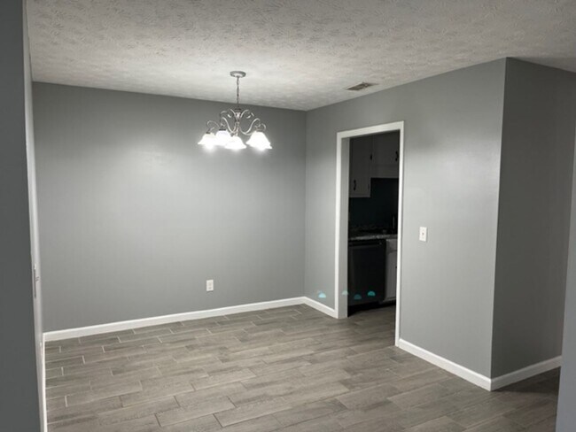 Foto del edificio - Updated 2BR/1.5BA Duplex | Lawn Care & Trash Included