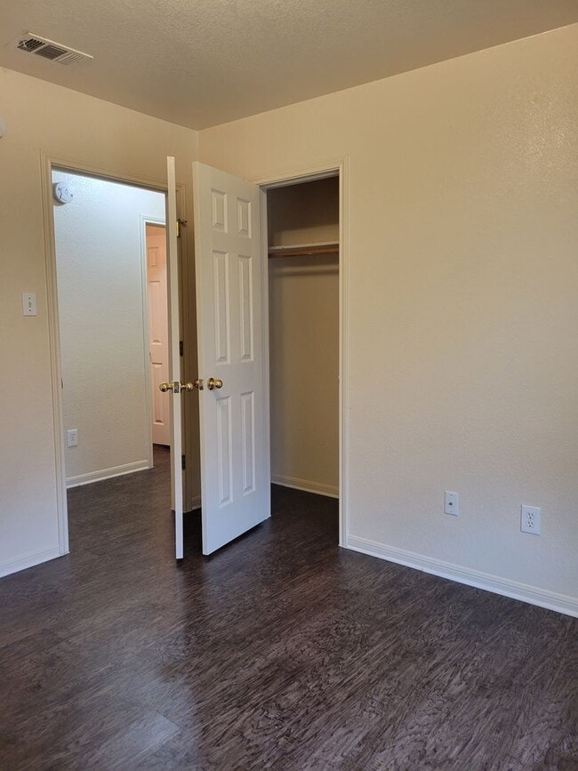 Building Photo - 1534 Shoshoni Trail