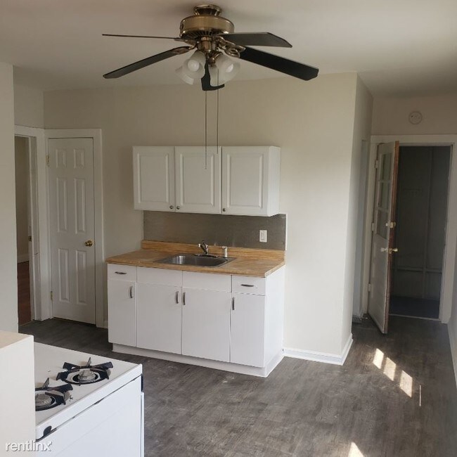 Building Photo - 65 Lounsbury St