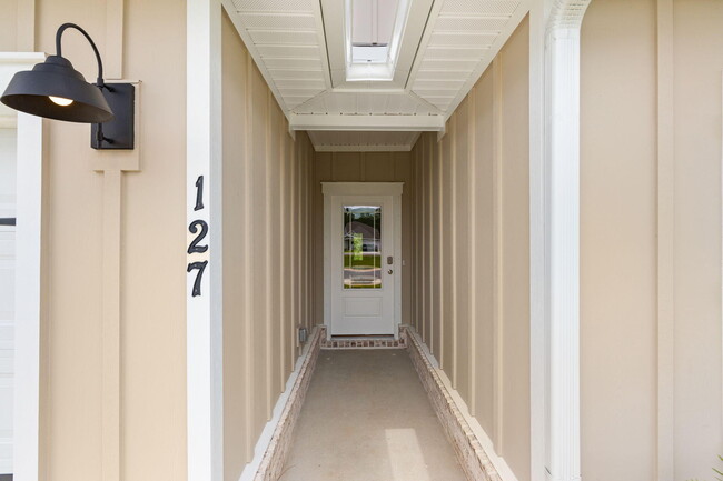 Foto del edificio - 127 Holley Grv Ln