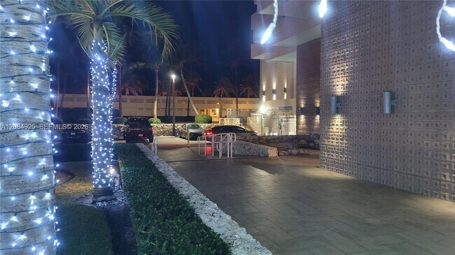 Foto del edificio - 2899 Collins Ave