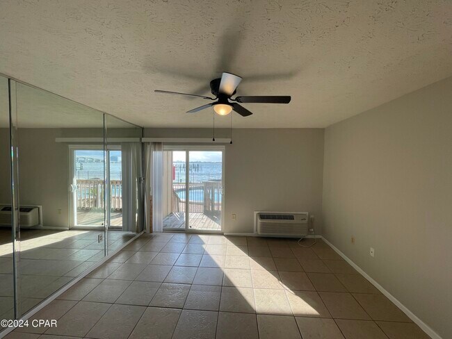 Foto del edificio - 5505 Sun Harbor Rd