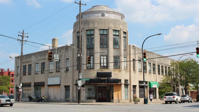 Building Photo - Paramount Square - Walnut Hills