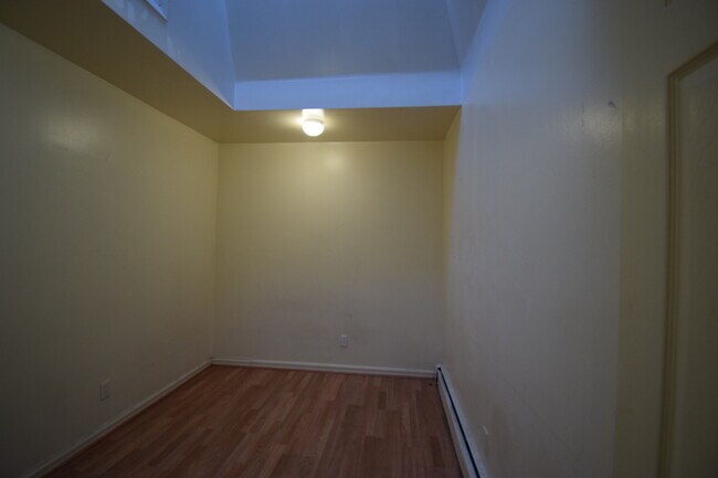 Building Photo - 515 Maple St