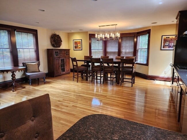 Building Photo - 145 Hawthorn Rd