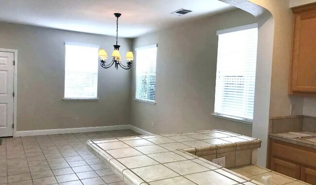 Building Photo - 3 Bedroom, 2.5 Bathroom Home – Redbridge G...