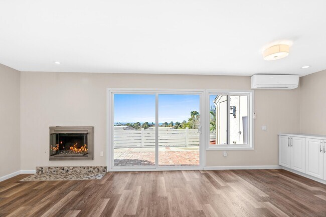 Building Photo - 1137 Woodlake Dr