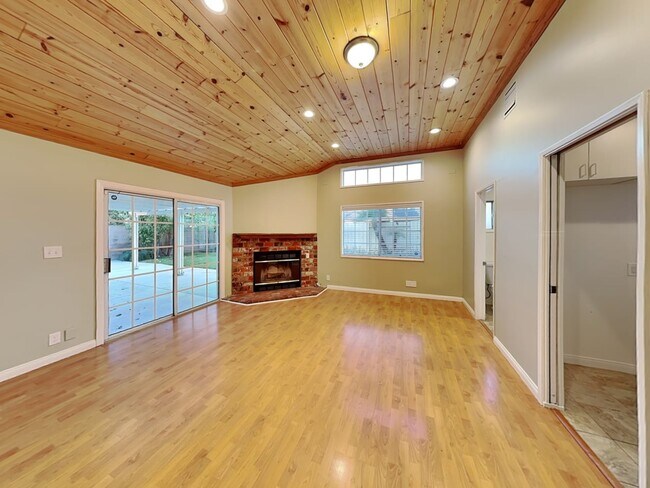 Building Photo - 6839 Melvin Ave