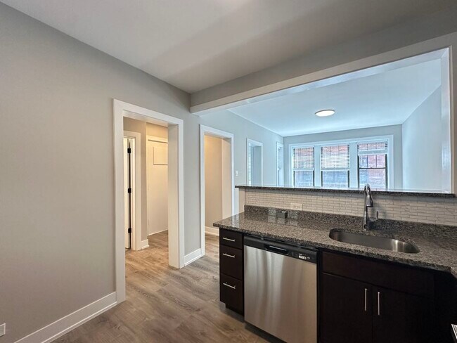Building Photo - 4420 N Wolcott Ave
