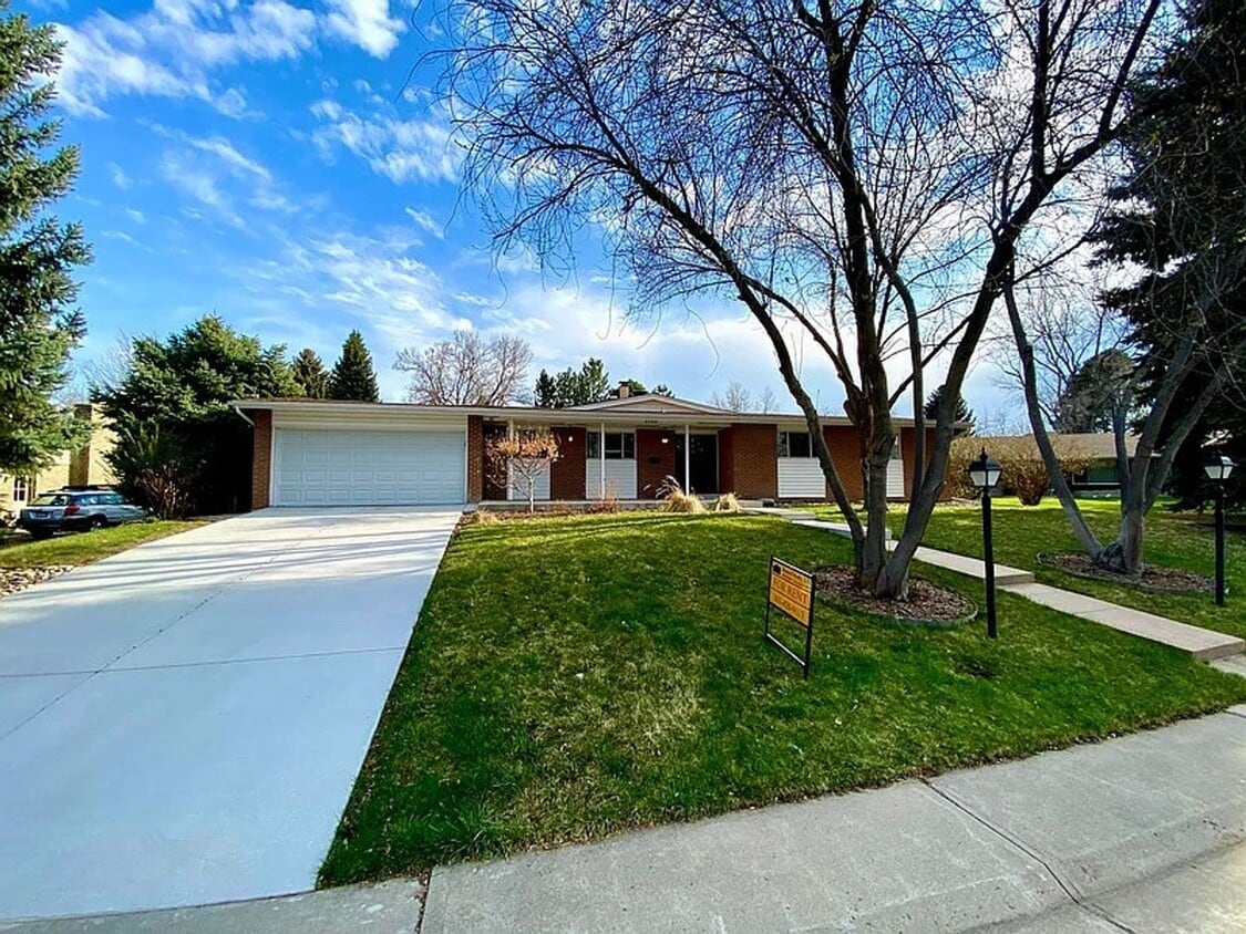 Foto principal - 5290 W Plymouth Dr