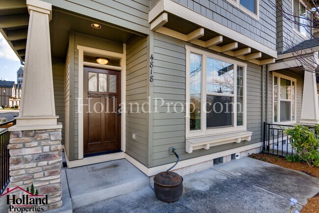 Foto del edificio - Charming 3-Bedroom End-Unit Townhouse in P...