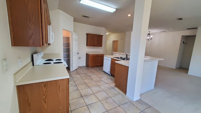 Building Photo - 3021 Sawgrass Dr