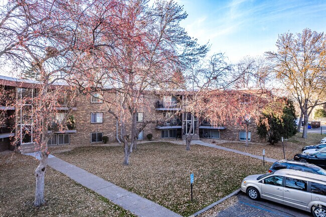 Foto del edificio - Broadway Village Apartments