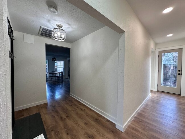 Building Photo - Beautifully Single-Level Home in Cooper Mountain–Aloha South